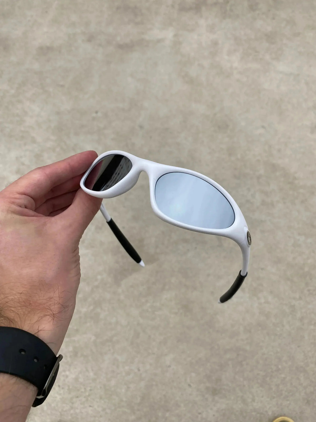 Minute White - Lente Liquid Metal